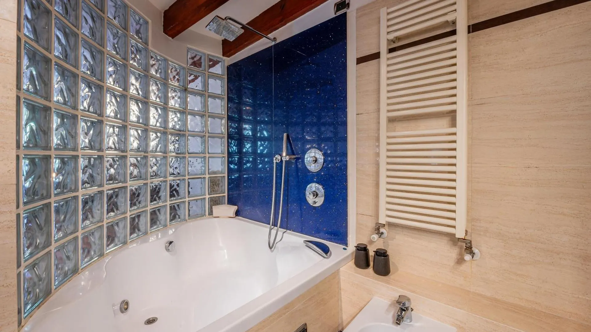 De Amicis' Nest - City Center Milan Appartement